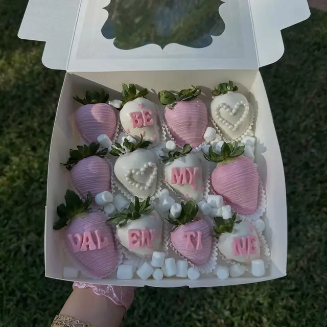 Valentine's strawberries piped with Be My Valentine